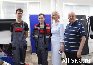 Валерий Мозолевский встретился с учащимися техникума строительства и ЖКХ города Южно-Сахалинска